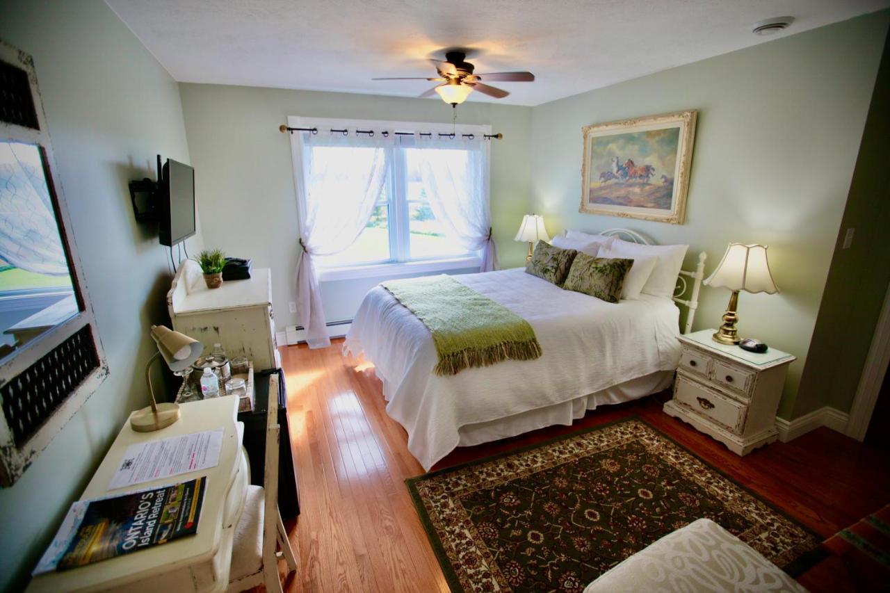 Mindemoya Twin Peaks B&B الغرفة الصورة