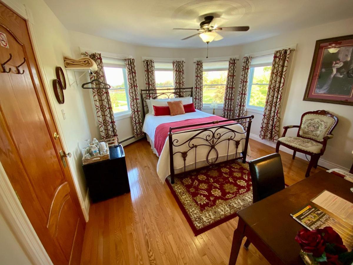 Mindemoya Twin Peaks B&B الغرفة الصورة