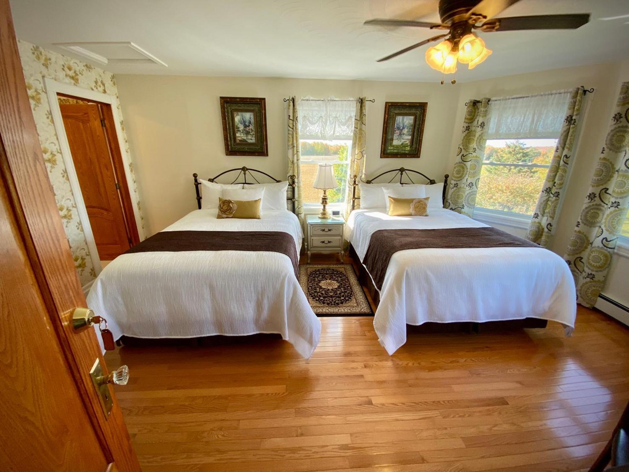 Mindemoya Twin Peaks B&B الغرفة الصورة
